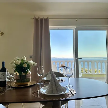 Apartment - Sabrina Brela